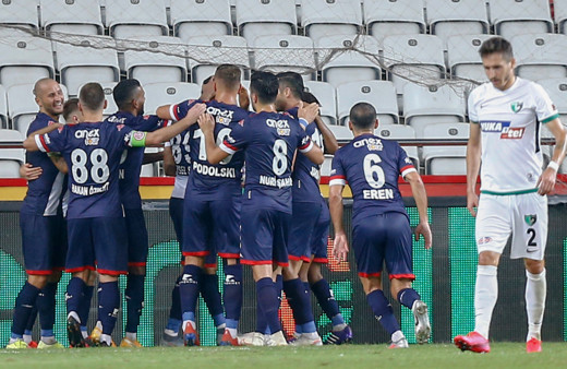 Haftanın kapanışı Denizlispor'u deviren Antalyaspor'dan