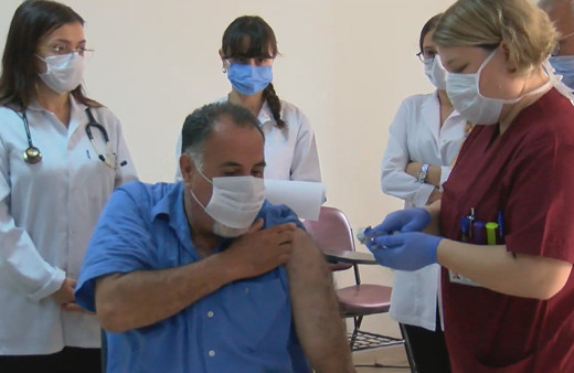 Cerrahpaşa'da ilk gönüllü aşılama yapıldı! 400 kişide denenecek