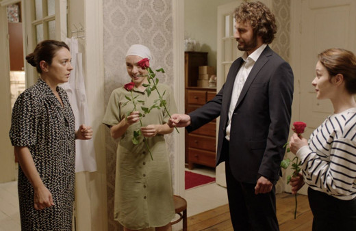 Masumlar Apartmanı kitap özeti yazarı kimdir?