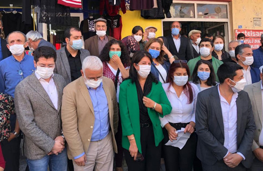 HDP’li vekillerden polise hakaret: Terbiyesiz bana sicili söyle