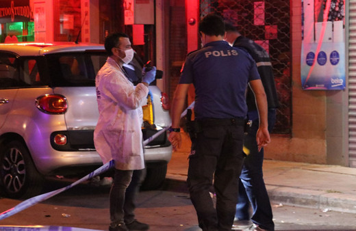 İzmir'de korku dolu dakikalar! Arkasından koşup bacaklarından vurdu