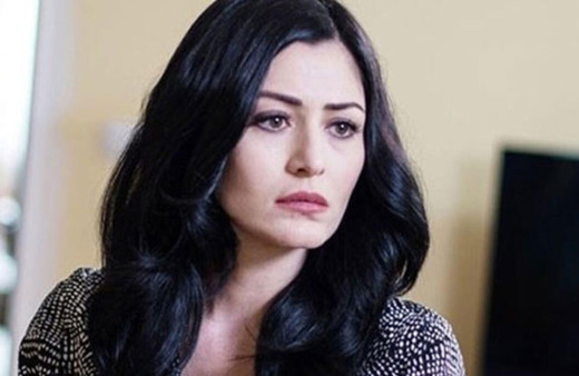 Ünlü oyuncu Deniz Çakır'dan Ece Üner'e tepki: Bu üslup ile Ana Haber Bülteni sunuyor