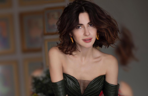FOX TV Yasak Elma'nın Şahika'sı Nesrin Cavadzade çıplak fotoğrafların sergisinde ısrarcı
