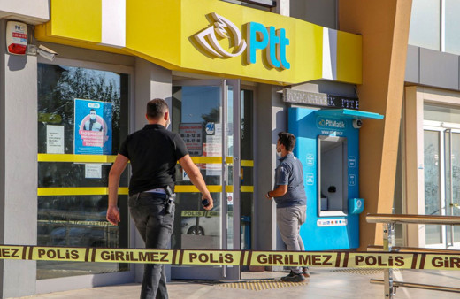 Antalya'da borcum var deyip PTT şubesini soydu