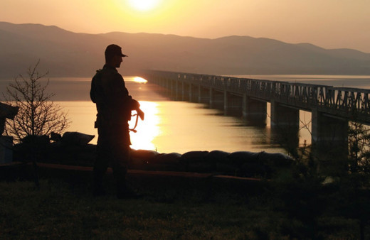 MSB açıkladı! Sınırdan Yunanistan'a geçmeye çalışan 12 kişi yakalandı
