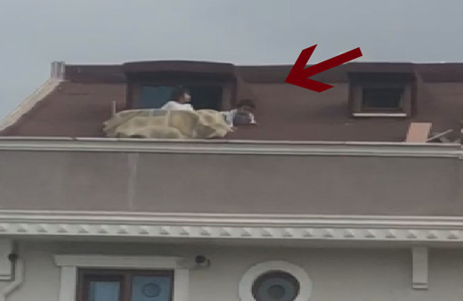 Sultanbeyli'de 2 küçük çocuk çatıya böyle çıktı sonrasında yürekler ağza geldi