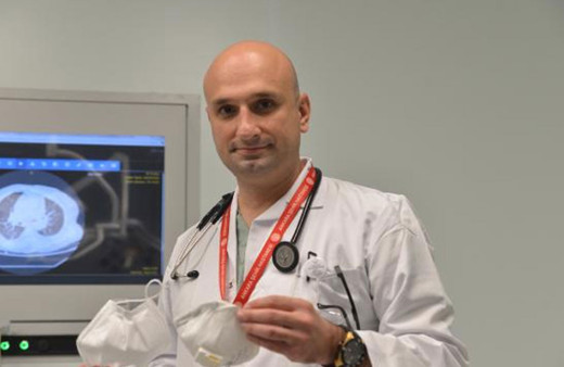 Bilim Kurulu üyesi Afşin Emre Kayıpmaz:Acil serviste koronavirüsten çift maske ile korunuyor