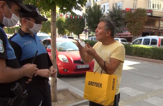 Çorum'da maske takmadığı için ceza kesen polise beddua etti