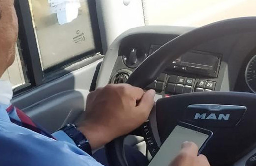 Yolcu otobüsü şoförü pes dedirtti! Cep telefonuyla oynayıp çekirdek çitledi