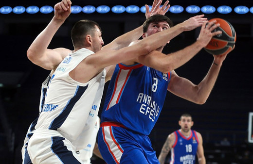 Anadolu Efes Euroleague'in ilk maçında bozguna uğradı