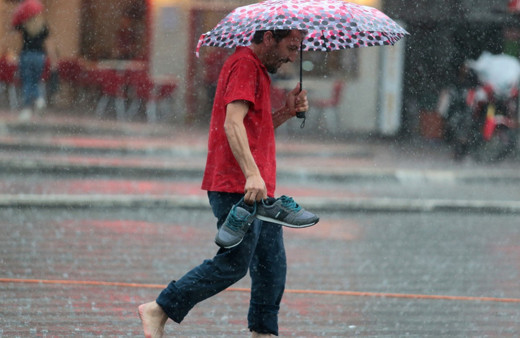 Kuvvetli yağış rüzgarla birlikte geliyor Meteoroloji'den Artvin ve 5 ile uyarı