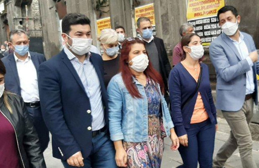 HDP’li vekiller Kars belediye binasına yaklaştırılmadı! Polis müdahale etti