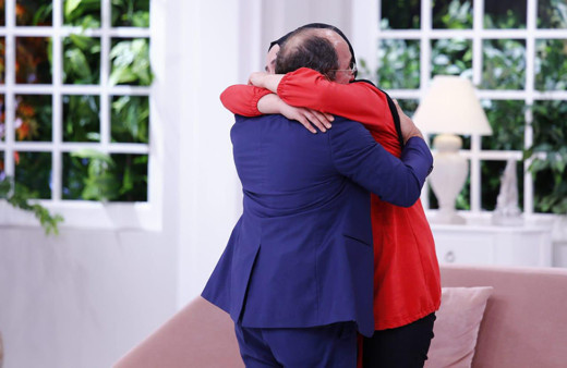 Genç kadın 8 aydır görmediği evlatlarına Esra Erol'da kavuştu