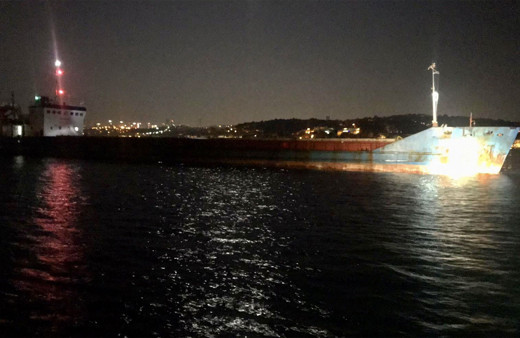 Boğazda sürüklenen yük gemisi kurtarıldı