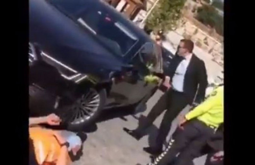 MHP'li Erkan Haberal'ın şoförü Hacı Bayram Veli Camisi'nde güvenlik görevlisine çarptı