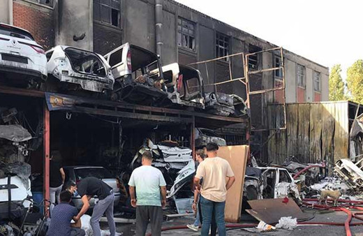İstanbul'da hareketli dakikalar! Bir anda oldu küle döndü