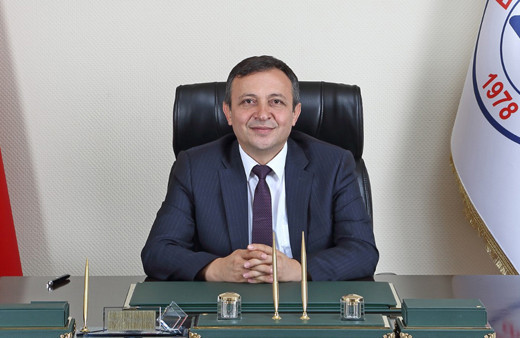 Erciyes Üniversitesi rektörü Mustafa Çalış eşi ile birlikte koronavirüse yakalandı