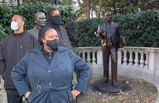 ABD'de Atatürk büstünü Ermeni saldırılarına karşı korudular