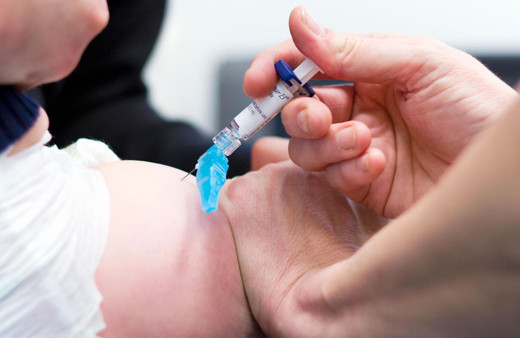 İngiliz bilim insanları: En az 1 yıl gerek ve herkesin aşı olacağı anlamına gelmez