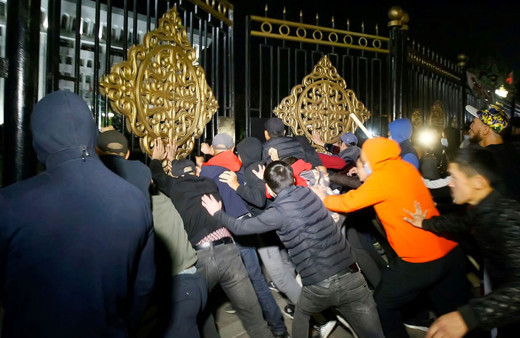Kırgızistan’da devam eden protestolarda 122 kişi yaralandı