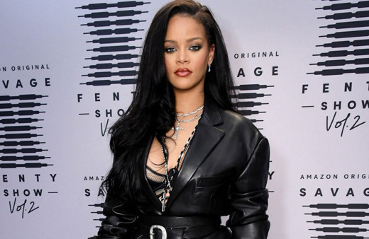 Rihanna iç çamaşırı moda defilesinde içinde İslami hadis geçen şarkı çaldırdı tepki yağdı