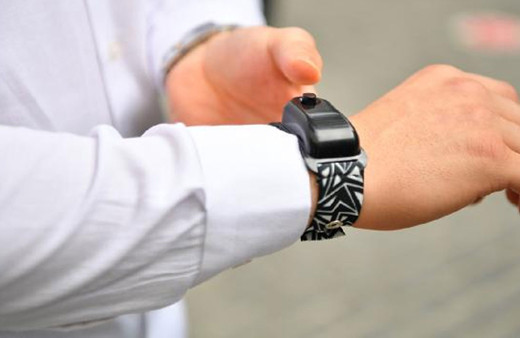 Kovid-19 ile mücadelede dezenfektanlar kola takıldı! 25 kez sıkılıyor 1 gün kullanıyor