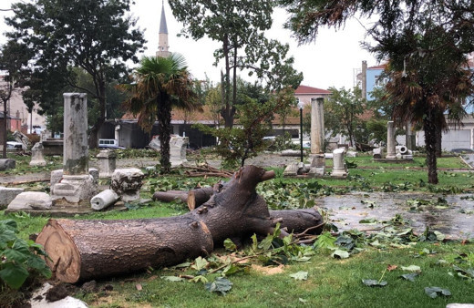 Tekirdağ'da hortum önüne ne kattıysa götürdü! İşte korku dolu o anlar