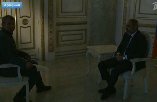 Paşinyan, Rus kanalına röportaj verirken elektriksiz kaldı
