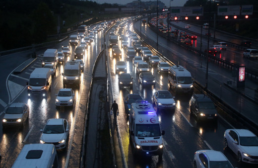 İstanbul'da trafik yoğunluğu yüzde 85' eulaştı