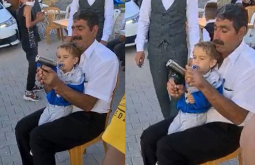 Yer Aksaray! Ağzında emzikli 2 yaşındaki torununun eline silah verip ateş ettirdi