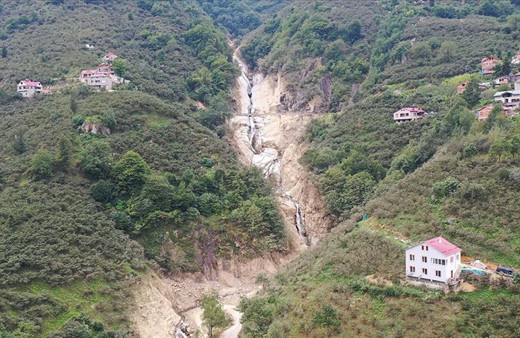 TOKİ selden etkilenen Dereli'de afetzedeler için konut yapım çalışmalarına başladı