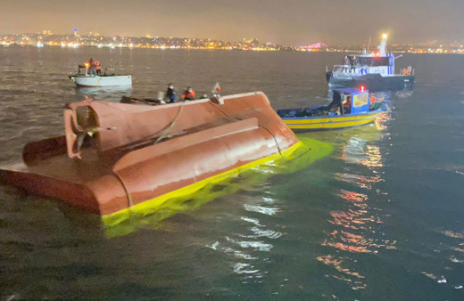 Fatih'te balıkçı teknesi battı: 2 kişi öldü 11 kişi kurtarıldı