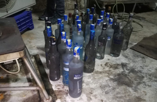 Hırsızlar bu sefer hayırlı bir iş yaptı! Girdikleri depo sahte içki imalathanesi çıktı