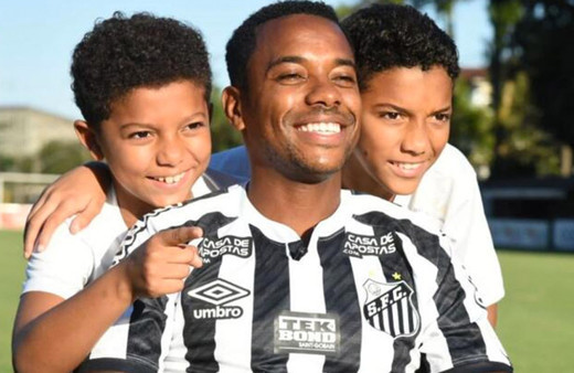 Başakşehir ayrılan Robinho Santos'a sembolik bir ücretle transfer oldu