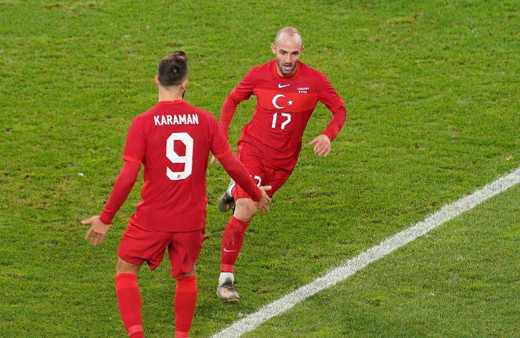 Efecan Karaca, sakatlığı nedeniyle kadrodan çıkarıldı