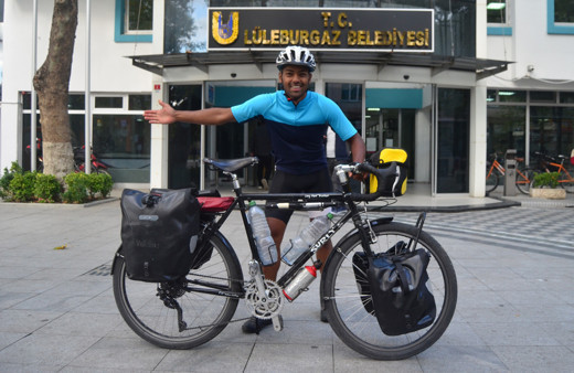 İşsiz kalan İngiliz soluğu Türkiye'de aldı! Bisikletle geldi