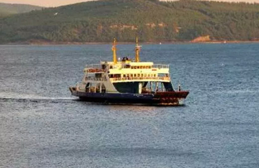 Gökçeada ve Bozcaada'ya yapılan bazı feribot seferleri iptal edildi