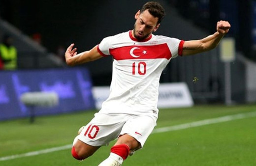 Hakan Çalhanoğlu için dünyaca ünlü kulüp harekete geçti