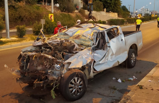 Mersin'de korkunç kaza! Metrelerce aşağıdaki sahile uçtu