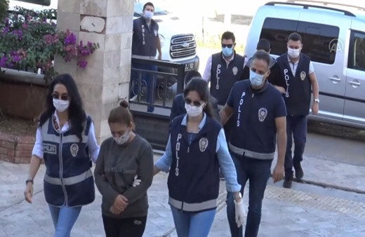 Aydın'da başkasına ait evi satmaya çalıştılar!Tapu Müdürlüğünde gözaltına alındılar