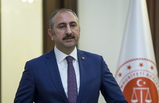 Adalet Bakanı Abdulhamit Gül'den AYM üyesi Yıldırım'ın 'Işıklar yanıyor' paylaşımına tepki