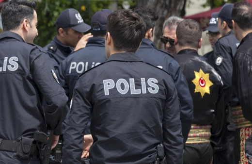 Polisler 50 bin TL promosyon istedi kredi kartlarını kesiyor! Emniyet Genel Müdürlüğü'nden açıklama