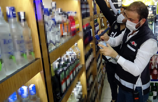 Sahte içkinin ilk belirtisi görme bulanıklığı; 15 mililitresi bile öldürüyor