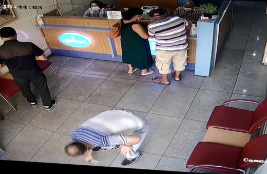 Yere düşürülen 400 doların sahibini arıyor