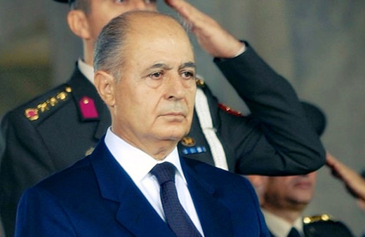 Ahmet Necdet Sezer sessizliğini 'ışıklar yanıyor' tartışması için bozdu