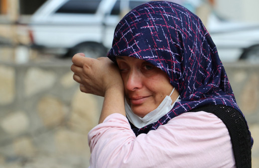 Hatay'da evi küle döndü gözyaşlarına hakim olamadı! 'Bunu insan olan yapmaz' diyerek tepki gösterdi