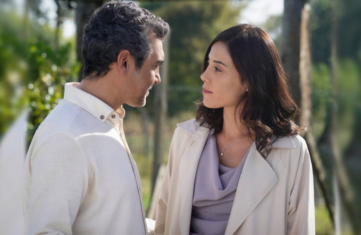 Sadakatsiz 2. bölüme damga vuran sahne! Asya, Derin'in hamile olduğunu öğrendi!