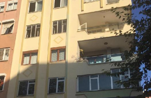 Camlar paramparça oldu! Antalya'da evde patlama