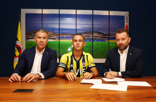 Dimitris Pelkas'ın sürpriz bir transfere imza atmak üzere