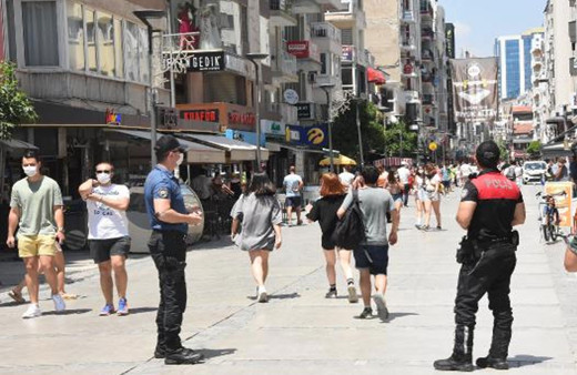Kırklareli'nde yaşandı! Maskeyi düzgün takmasını isteyen polise "Vebalı değilim" yanıtı
